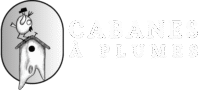 Logo Cabanes à Plumes : dessin d'un oiseau fabriquant un nid et texte "Cabanes à Plumes"